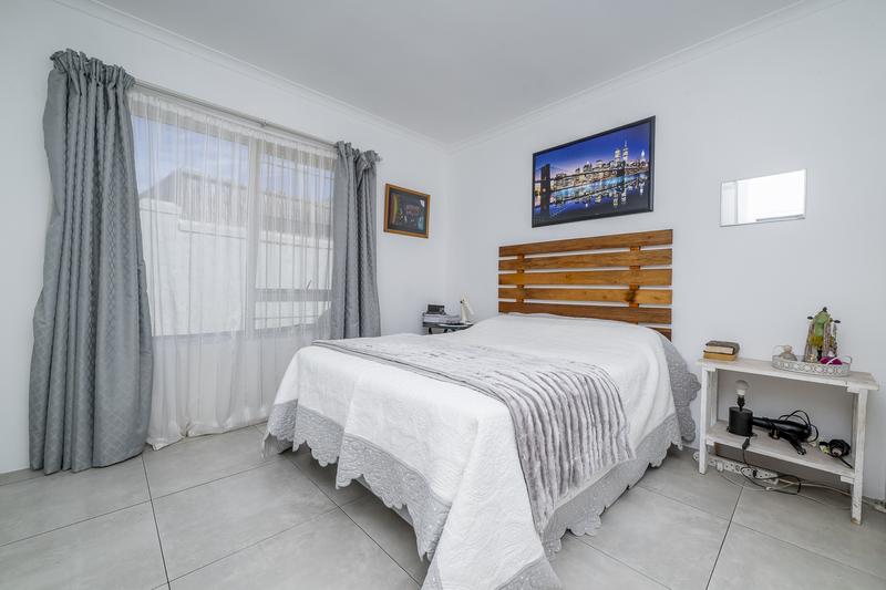 3 Bedroom Property for Sale in Uitzicht Western Cape